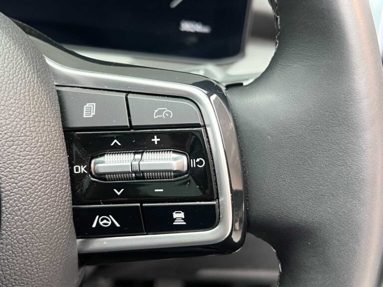2025 KIA SORENTO 2