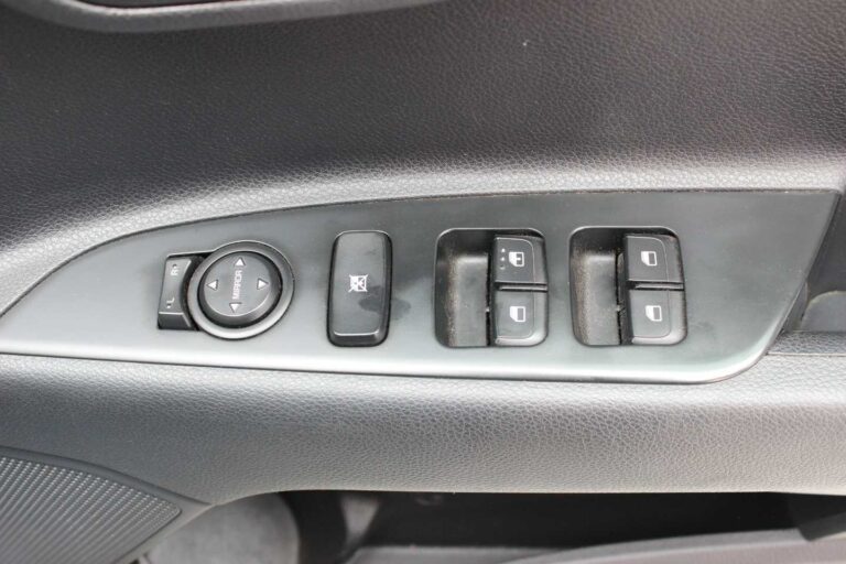 2021 KIA RIO 1