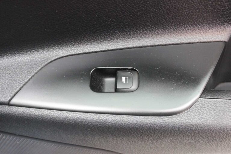 2021 KIA RIO 1