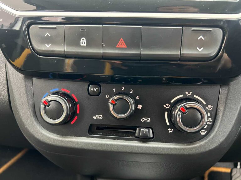 2024 RENAULT KWID 1