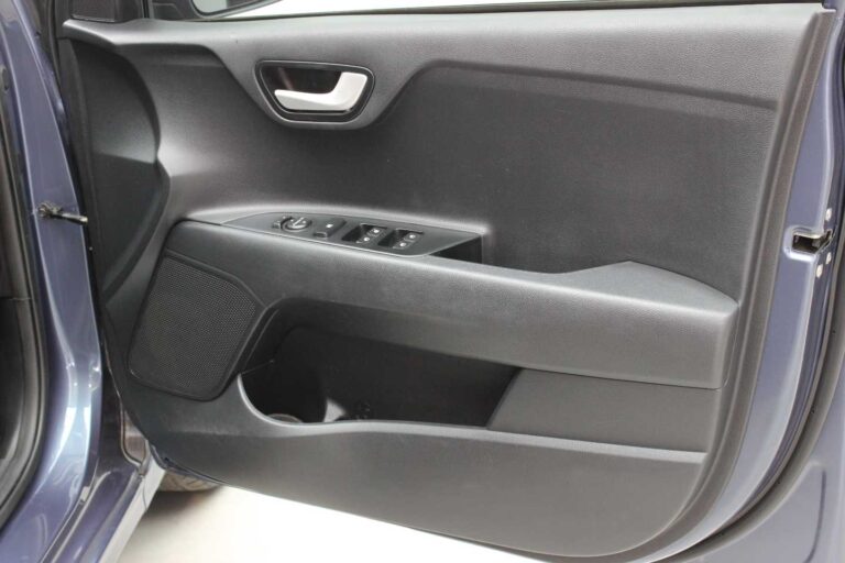 2021 KIA RIO 1