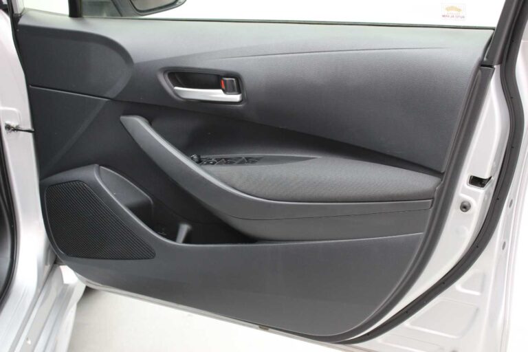 2025 TOYOTA COROLLA 1