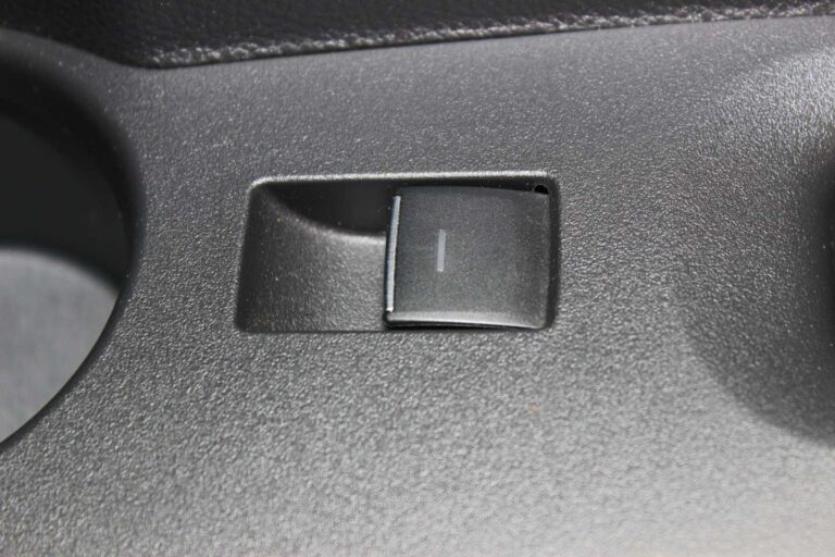 2025 TOYOTA COROLLA 1