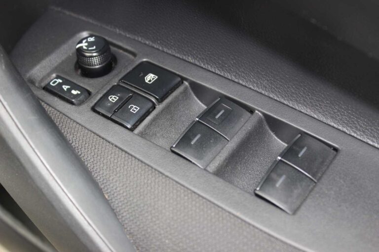 2025 TOYOTA COROLLA 1